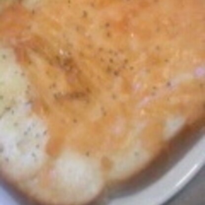 パンですが。生クリームいいですね、海外産チーズで濃い色になってますがおいしかったです♪